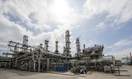 Ecuador pierde $ 1,4 millones por día, por el apagado de la Refinería