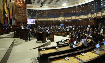 Corte Constitucional anula reforma que obligaba a contratar mayores de 40 años en Ecuador