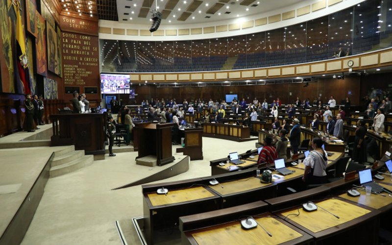 Corte Constitucional anula reforma que obligaba a contratar mayores de 40 años en Ecuador