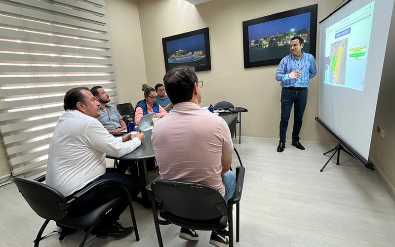 Municipio y CNEL coordinarán acciones para el mejoramiento de alumbrado público de la ciudad