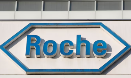 Roche dice que la orden de Trump sobre el precio de los medicamentos amenaza sus planes de inversión de 50.000 millones de dólares en Estados Unidos