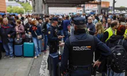 Sabotaje en trenes aísla a Madrid del sur de España