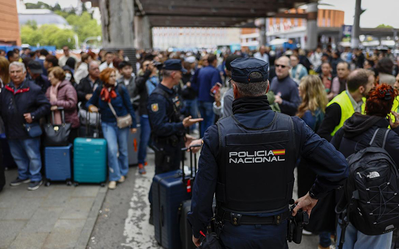 Sabotaje en trenes aísla a Madrid del sur de España