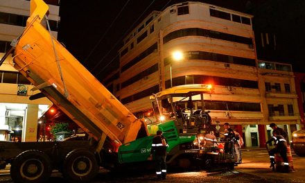 Frentes nocturnos reparan vías claves deterioradas por el invierno