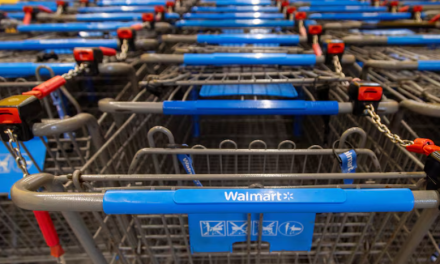 Walmart advierte sobre precios más altos a medida que los aranceles de Trump comienzan a hacer mella.