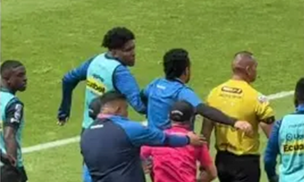 Javier Rabanal y su fuerte reacción con el arbitraje luego del empate ante LDU