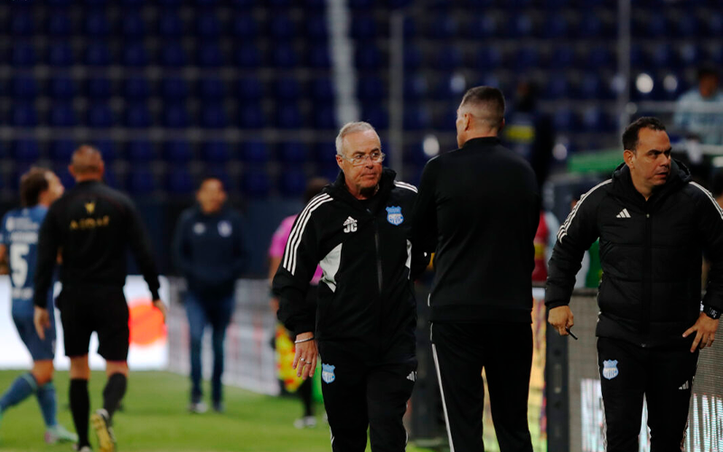 Célico estalla tras el empate: “Se metieron atrás porque les dio la gana”