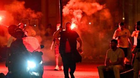 Dos muertos y centenares de heridos en los festejos del PSG en París