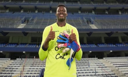 A falta de delanteros, llega un arquero suplente: Gilmar Napa es convocado a la selección de Ecuador