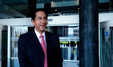 Lucio Gutiérrez deberá pagar multa y disculparse, TCE ratificó sanción por violencia política de género