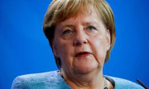 Angela Merkel se distancia de la política migratoria de Merz