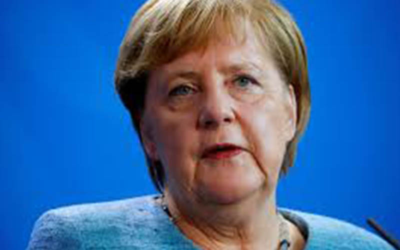 Angela Merkel se distancia de la política migratoria de Merz