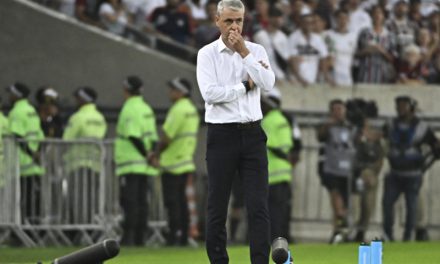 Eduardo Álvarez, dirigente de Liga: “Ampliamos un poco más el presupuesto” para contratar a Tiago Nunes