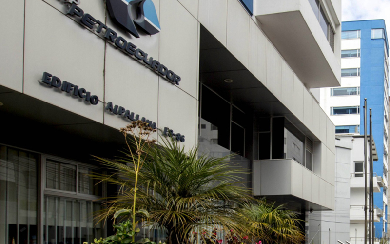 Petroecuador desvincula a 70 servidores públicos que recibían “sueldos dorados”