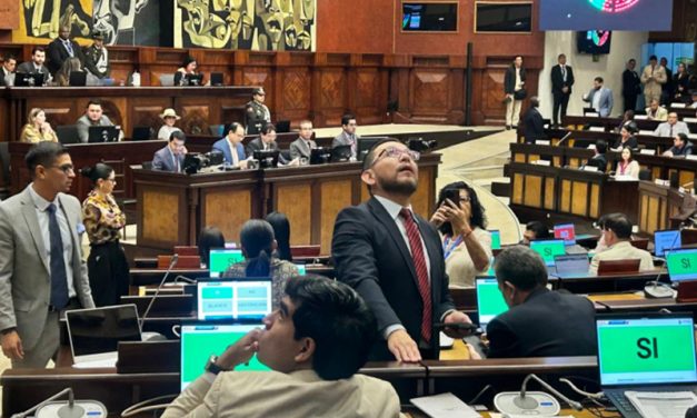 ADN y facción de Pachakutik bloquean pedido de fiscalizar contratos eléctricos con Progen