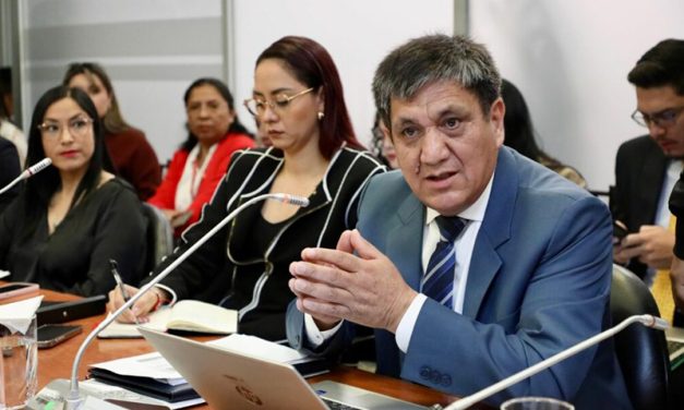 Wilson Toainga comparece en la Asamblea en el proceso de fiscalización de la justicia