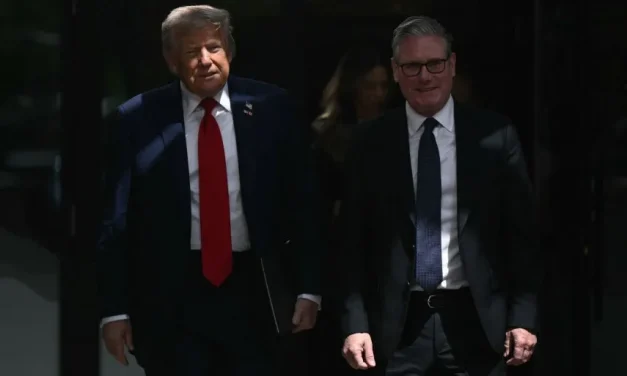 Trump y Starmer firman acuerdo que reduce aranceles a la aeronáutica y automóviles británicos