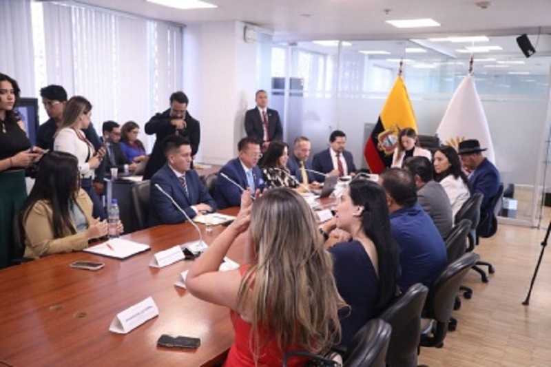 Cancillería detalló que esquema arancelario para envíos bajo el régimen courier 4×4 no afecta a migrantes ecuatorianos