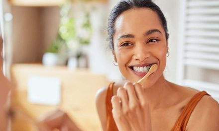 ¿Cuántas veces al día hay que cepillarse los dientes? Un dentista explica lo que le ocurre a tu salud si pasas un año sin limpiar tu boca