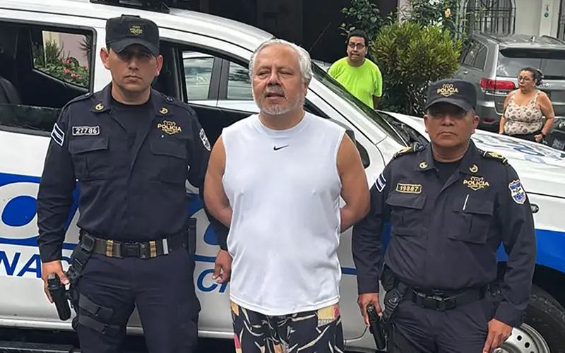 El Salvador: crítico de Bukele queda con prisión provisional