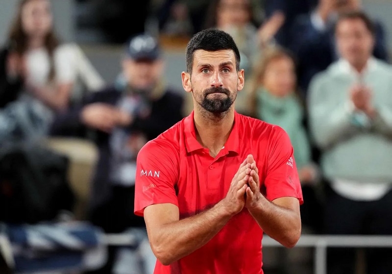 Emotiva despedida de Roland Garros a Djokovic, por si acaso: «Quiero seguir, pero no sé qué pasará»
