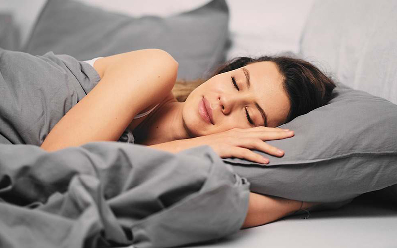 Un estudio revela que las mujeres necesitan dormir más que los hombres porque utilizan en mayor medida el cerebro durante el día