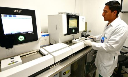 Más de 100 mil guayaquileños se beneficiarán con servicio de laboratorio gratuito en seis hospitales municipales