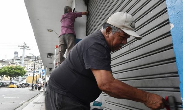 Jornada de limpieza transforma el Mercado Artesanal y mejora su atención al público
