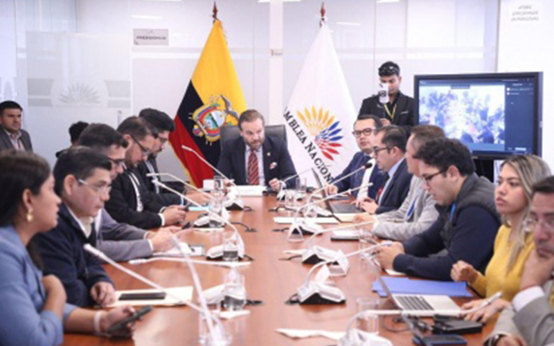 IESS y ministerios coinciden en fortalecer medidas preventivas en la lucha contra el cáncer
