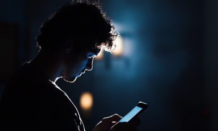 Desactiva esta función en el teléfono móvil si no quieres que graben la voz