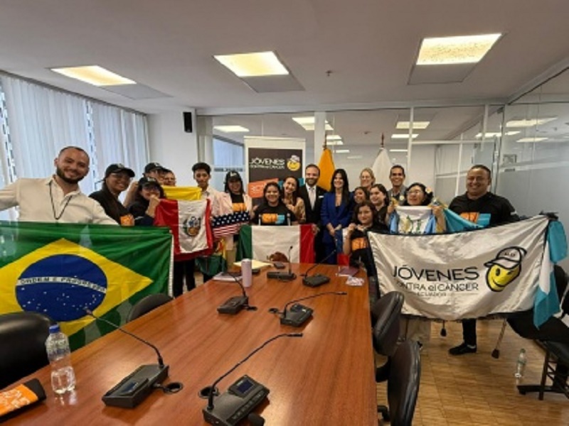 Asambleístas reconocen la fortaleza y resiliencia de sobrevivientes de cáncer de Ecuador y otros países