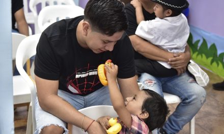 Centro Infantil Bahía celebró el Día del Padre con talento infantil y momentos emotivos