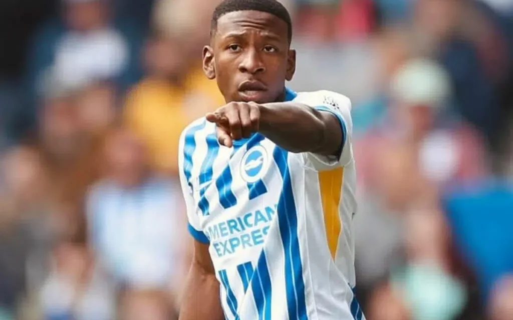 Rumores en Inglaterra: Manchester United busca lateral y Pervis Estupiñán aparece como opción