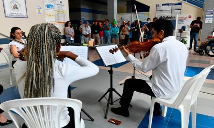 La Filarmónica de Guayaquil regaló música y sonrisas por el Día del Niño en el Hospital Dr. Roberto Gilbert