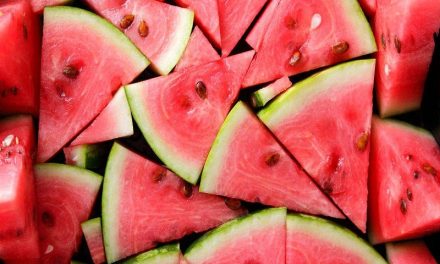 Una dietista clínica habla alto y claro: esto es lo que le pasa a tu cuerpo si comes sandía regularmente