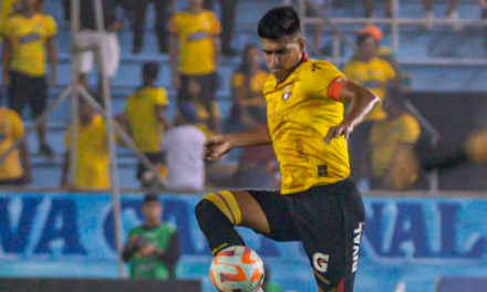 BARCELONA SC TRIUNFA 1-0 ANTE DELFÍN EN UN DUELO INTENSO EN MANTA