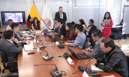 Los plazos para los concursos de designación de autoridades están regulados, manifiesta Xavier Urbina, del CPCCS