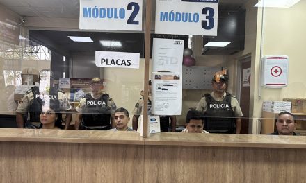 Policía allana el Municipio y Bomberos en Durán y asume el control del tránsito
