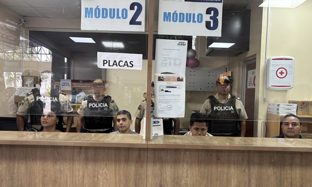 Policía allana el Municipio y Bomberos en Durán y asume el control del tránsito