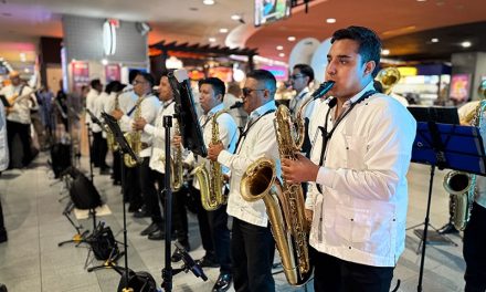 La Banda Municipal convierte la Terminal Terrestre en escenario festivo por Guayaquil
