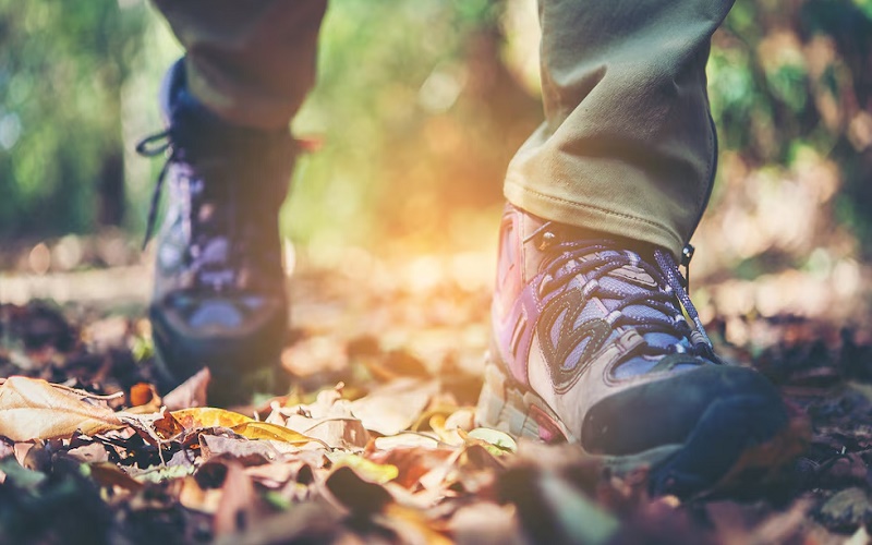 Qué puede revelar la forma de caminar sobre la salud cerebral
