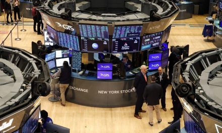 Wall Street se mantiene en alerta a las actuaciones de Donald Trump